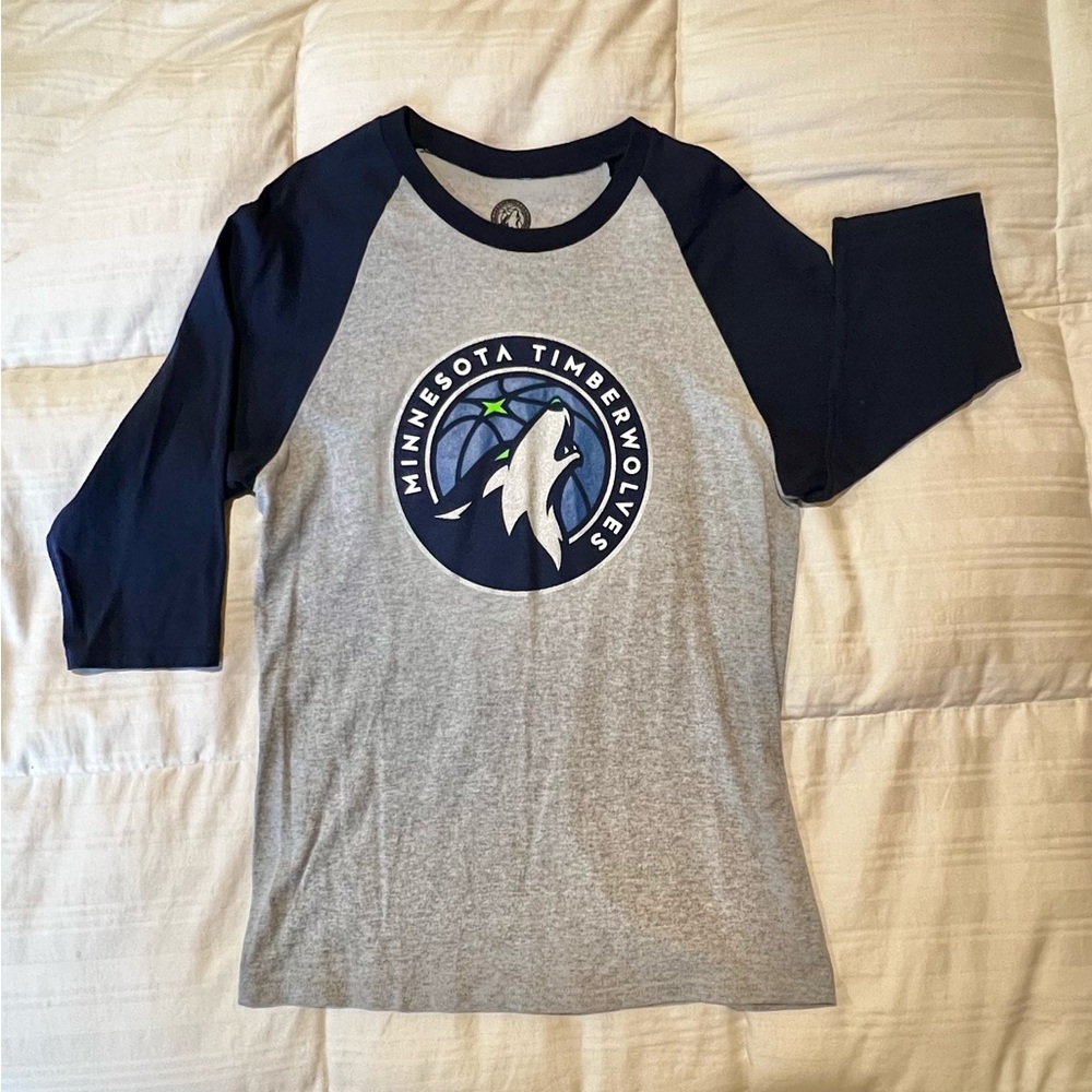 Minnesota Timberwolves tshirt, mid length sleeves, size medium